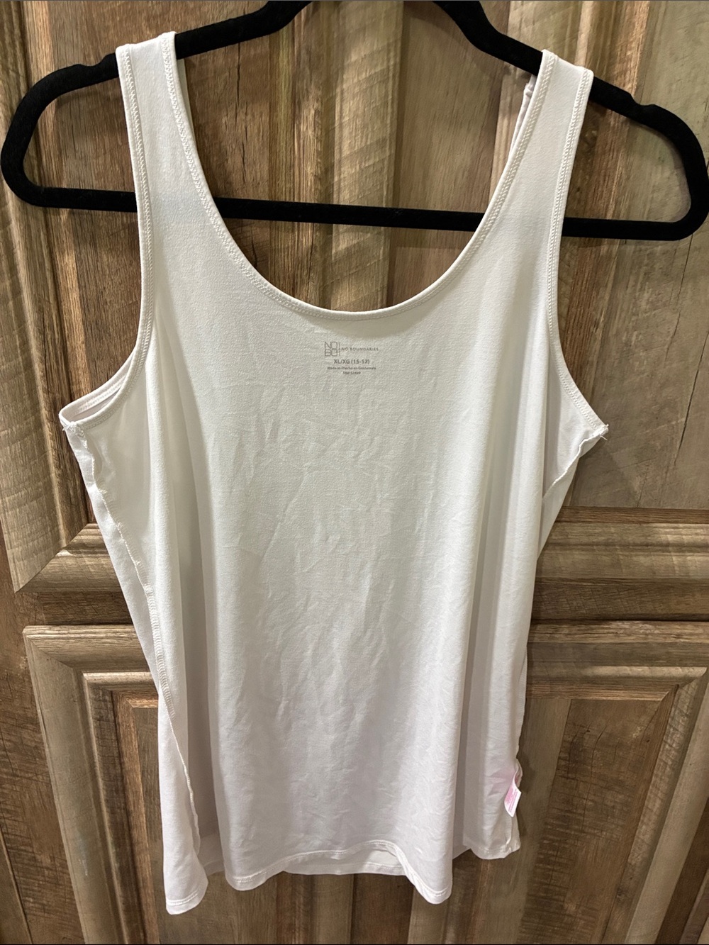 No Boundaries White Scoop Neck Tank Top - Picture 7 of 9